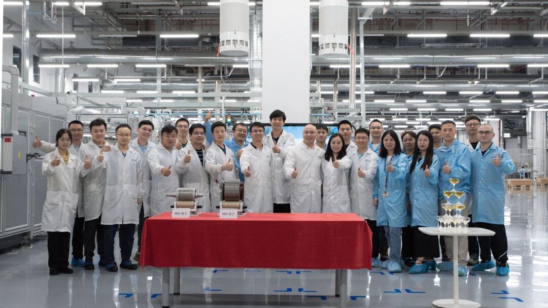 索恩格成功量产中国首台800V高压扁线胶粘定转子产品