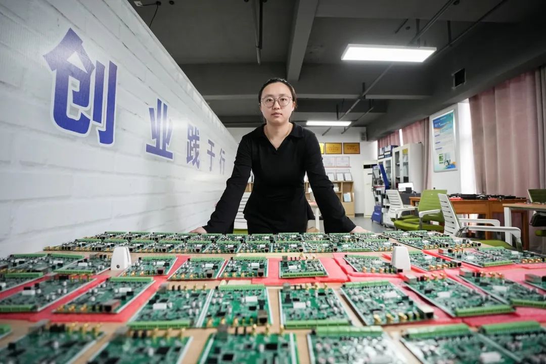山小科技：“00后”女生掘金“冷门赛道” 产品装进全国18个景区