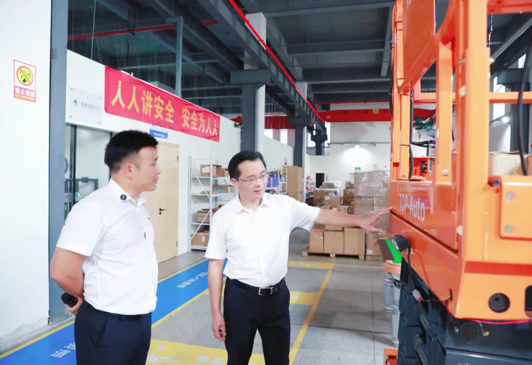 蒋红波走访调研园区企业