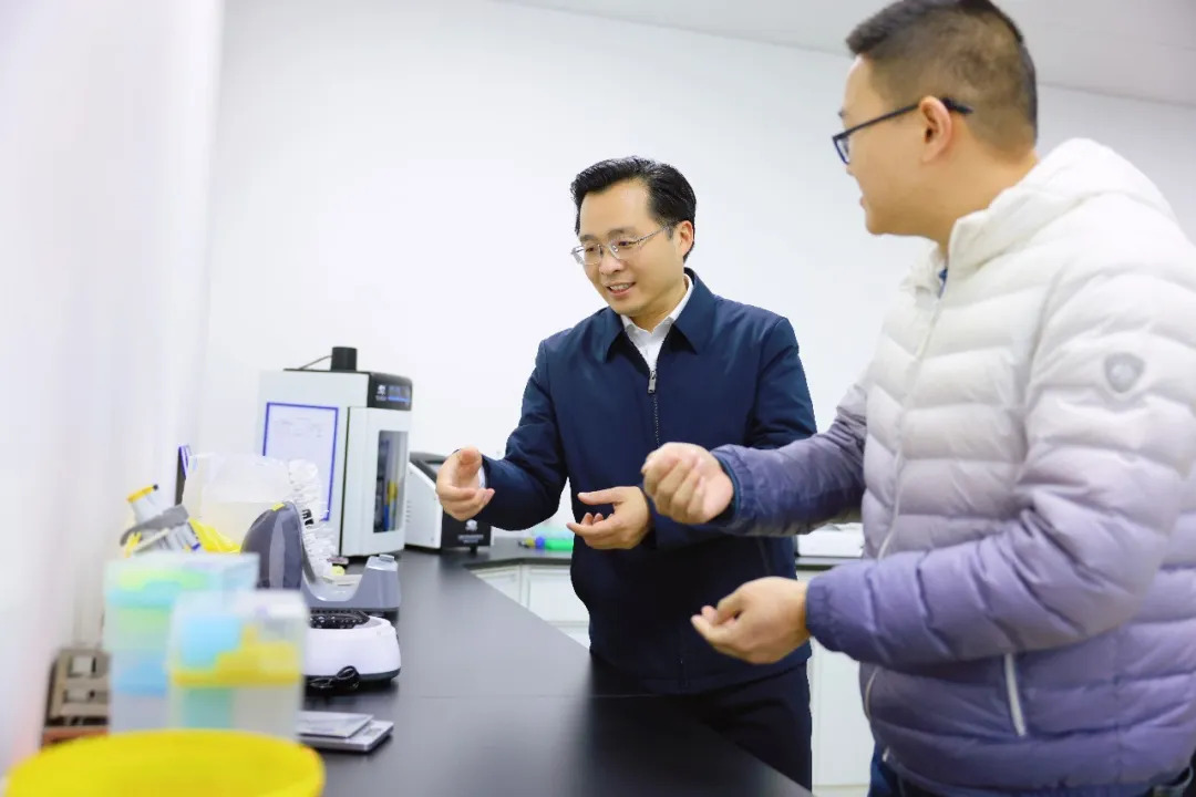 蒋红波调研园区企业和项目