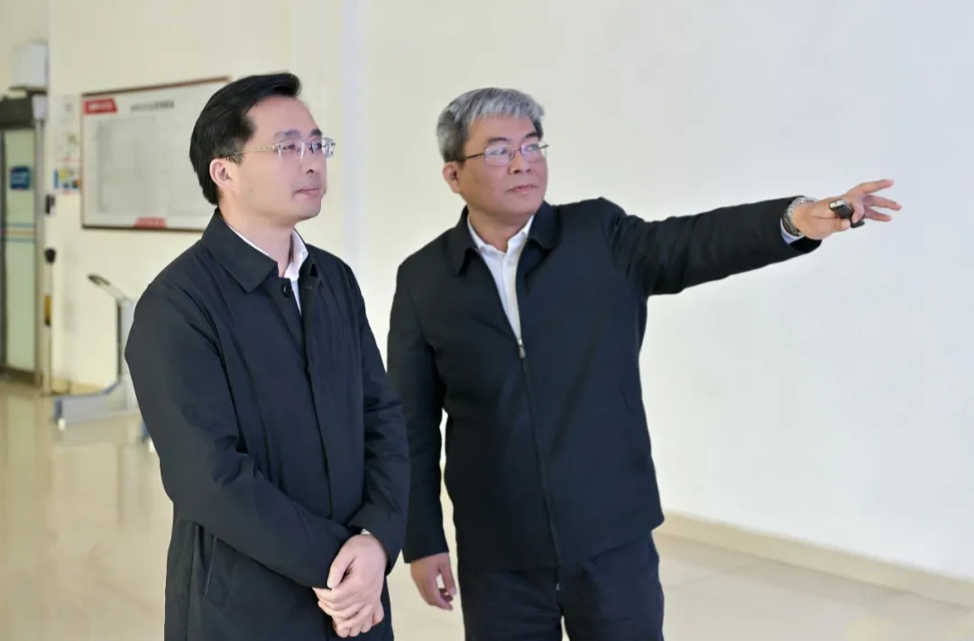 蒋红波走访调研园区企业和项目